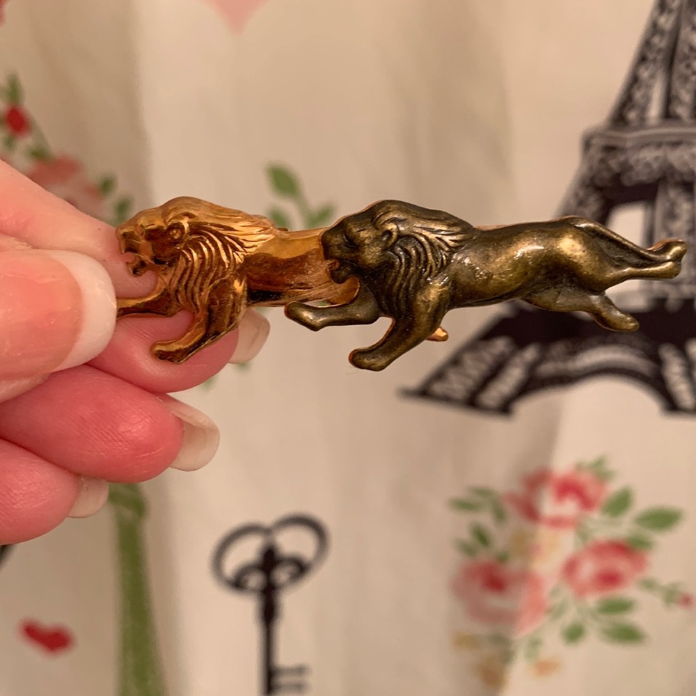 Vintage lions hair clip